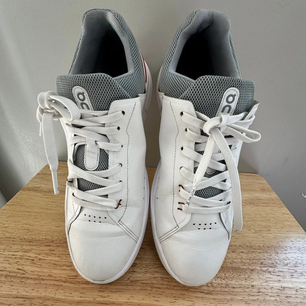 On Running The Roger Advantage Mens 10.5 White Grey Red Vegan Leather Sneakers
